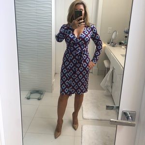Diane VonFurstenberg classic wrap dress. Hersey. S